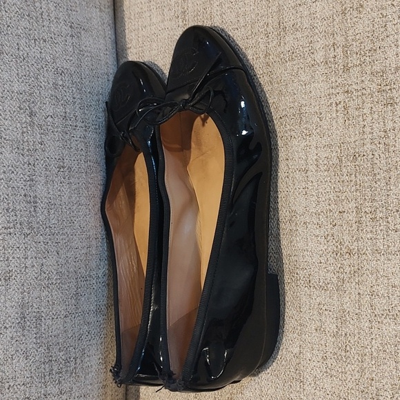 Chanel Patent Bow Flats size 37.5•Poor Condition •See Photos - Picture 6 of 16